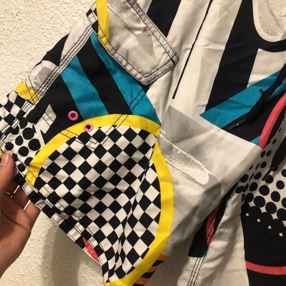 3/$25 🙌🏼 Y2K OP Patterned Board Shorts Swim Trunks 32 - Picture 4 of 7